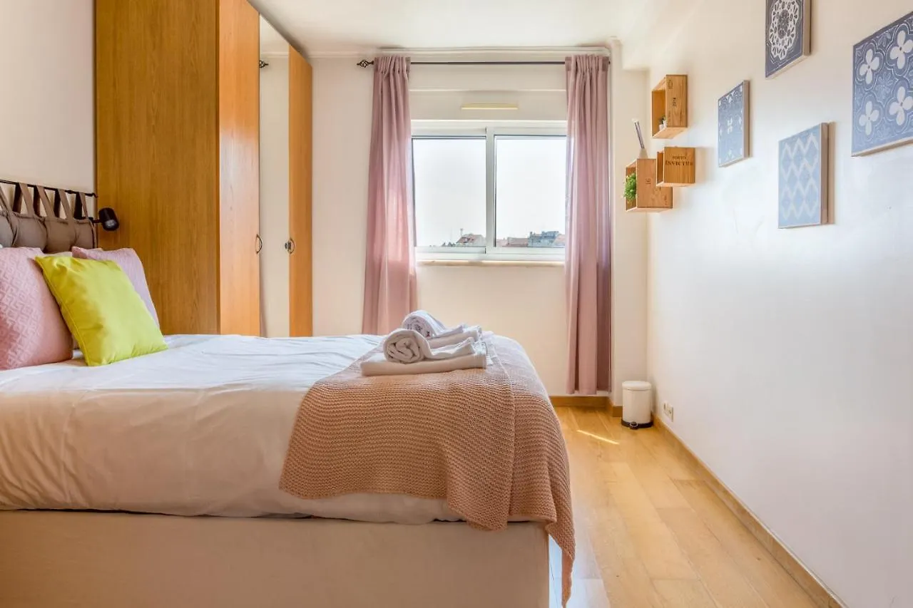 ליסבון One Bedroom Apartment With Stunning River Views And Private Rooftop! פורטוגל