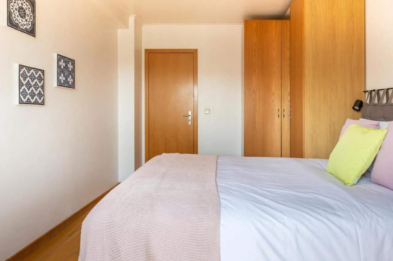 ליסבון One Bedroom Apartment With Stunning River Views And Private Rooftop!