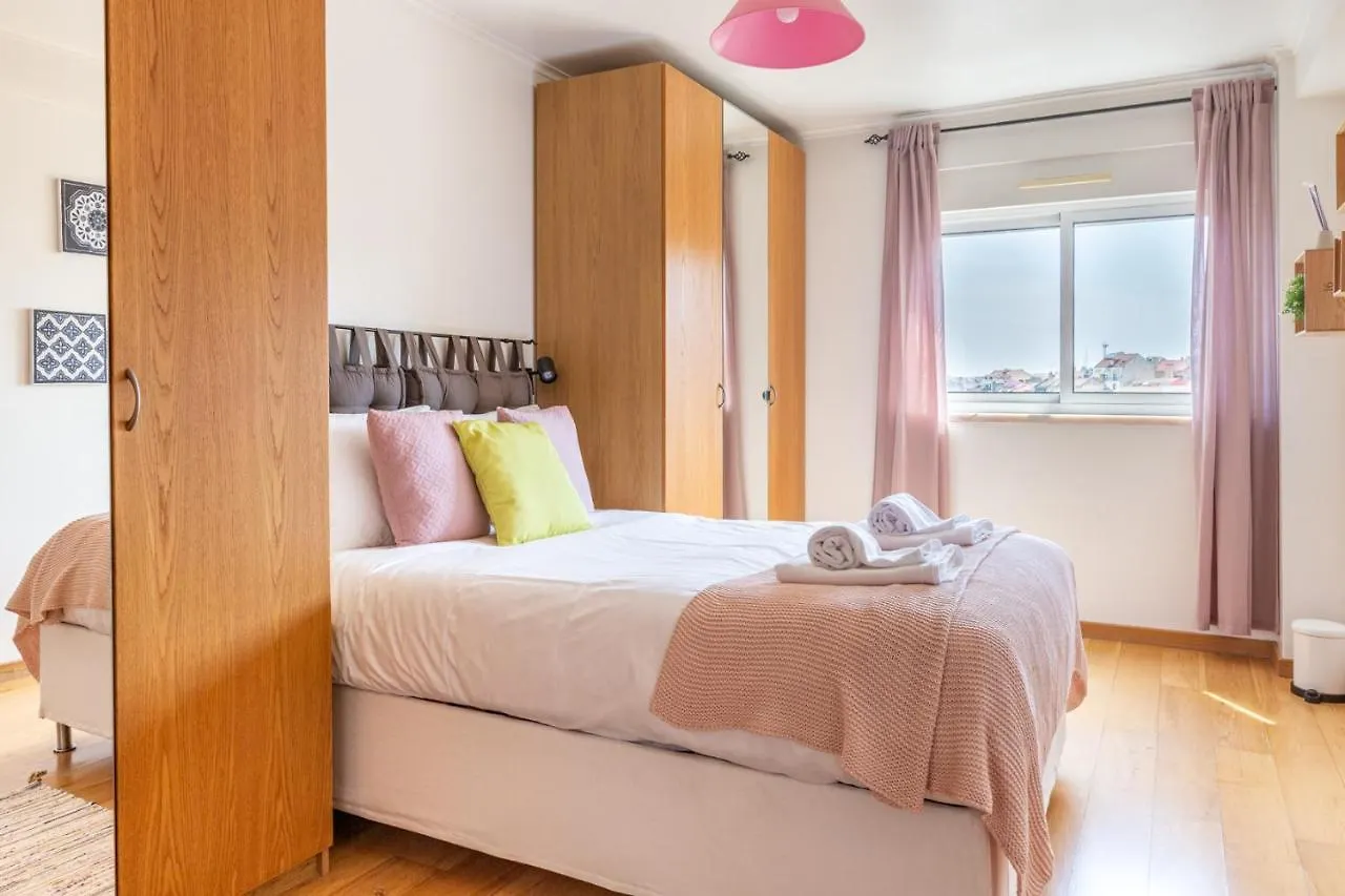 ליסבון One Bedroom Apartment With Stunning River Views And Private Rooftop!