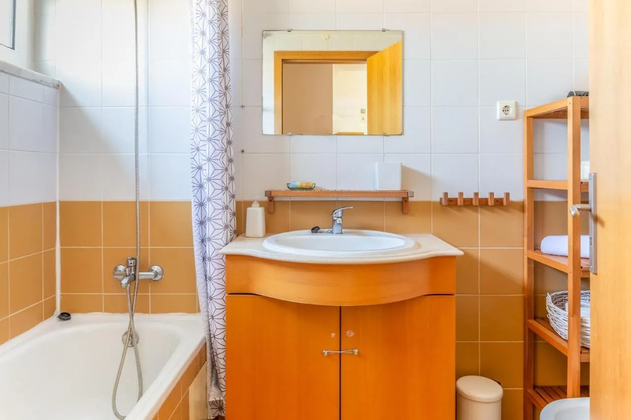 ליסבון One Bedroom Apartment With Stunning River Views And Private Rooftop! 0*,