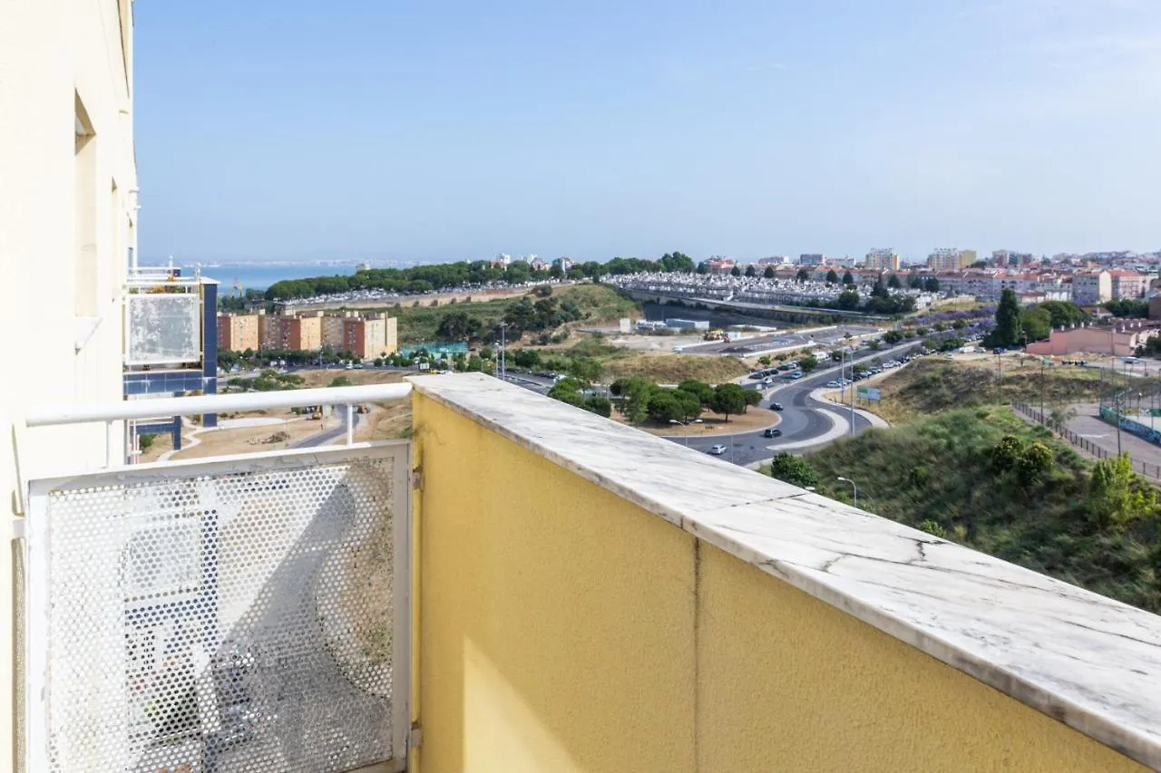 ליסבון One Bedroom Apartment With Stunning River Views And Private Rooftop!