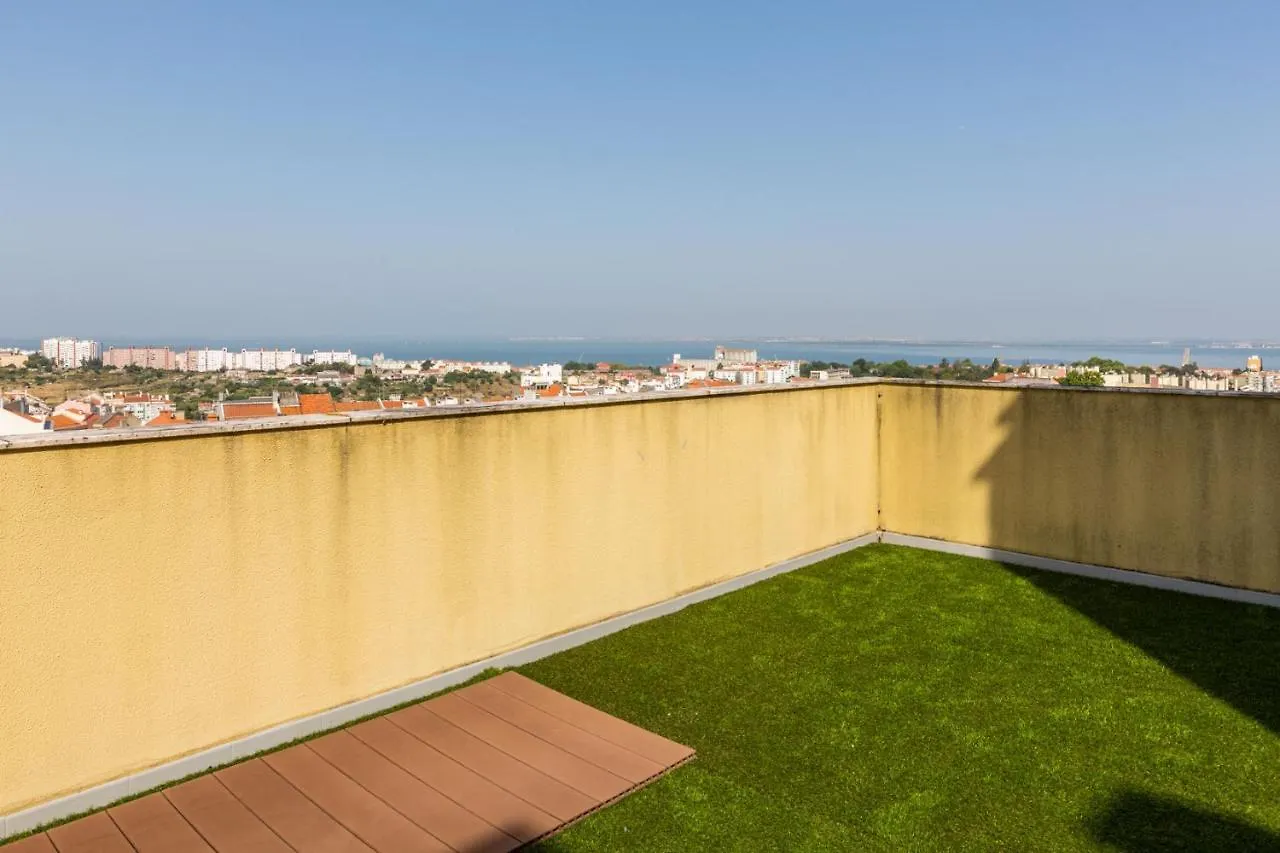 ליסבון One Bedroom Apartment With Stunning River Views And Private Rooftop! 0*,  פורטוגל